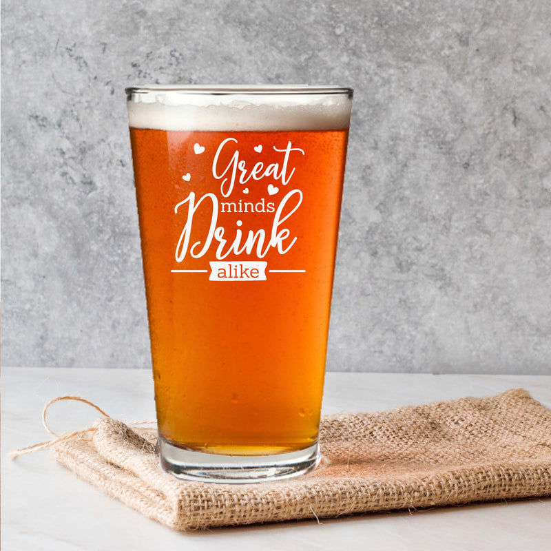 Etched Great Minds Drink Alike With Hearts Single Beer Glass